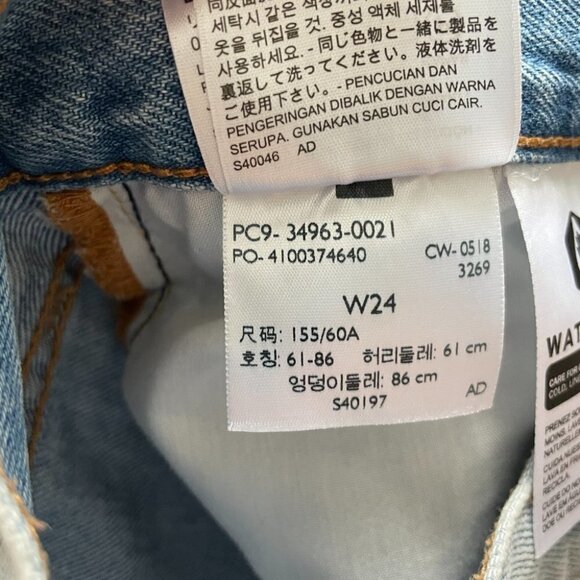 Levi's Destructed Denim Skirt in What's The Damage Womens 24 - Picture 9 of 10